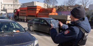 KET pažeidėjai Vilniuje jau gauna įspėjimus – po jų seks nutempimas