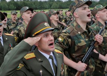 Ukrainos pusė bando atsiliepti į Baltarusijos kariškių prašymą suteikti informaciją, kaip geriausia pasiduoti