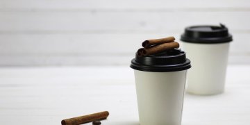 Mylime gamtą, bet puodelis rankoje verčia tuo suabejoti