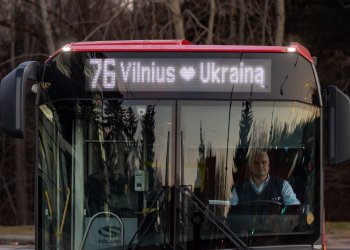 Prieglobstį Vilniuje radę ukrainiečiai miesto viešuoju transportu naudojasi nemokamai