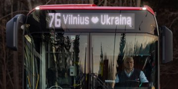 Prieglobstį Vilniuje radę ukrainiečiai miesto viešuoju transportu naudojasi nemokamai