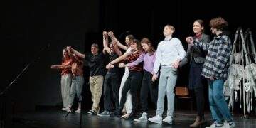 Pagirių gimnazijos teatro studija „Faktas“ pelnė Respublikinio moksleiviškų teatrų festivalio „Aitvarai“ taurę