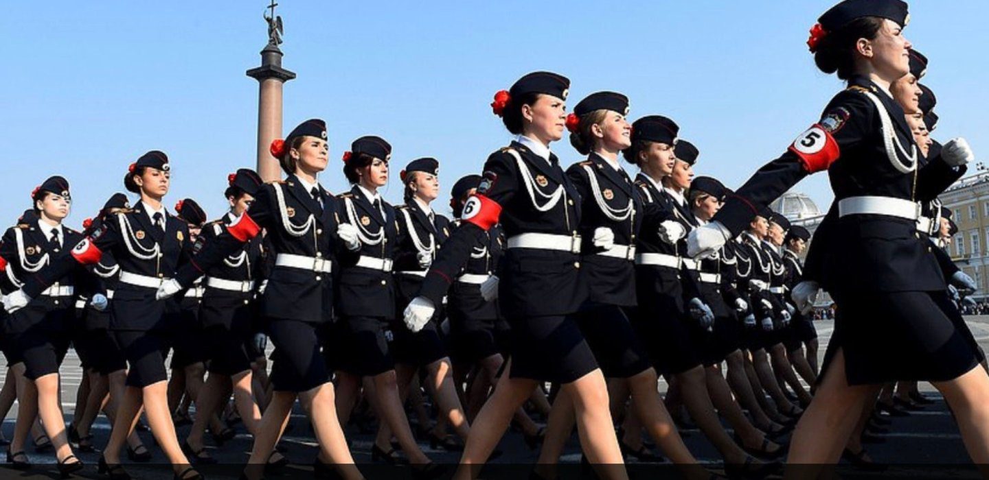 Rusijoje moterų rikiuotė per parado repeticiją 2019 m.