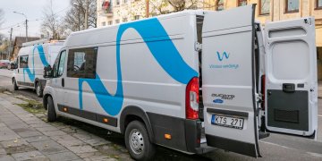 „Vilniaus vandenys“ atnaujina vandentiekio tinklo plovimą Naujamiestyje. Taikys papildomus saugiklius