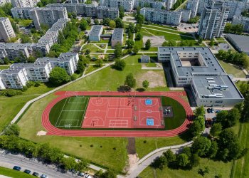 Maironio progimnazijos aikštynas