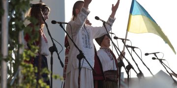 Prie tarptautinio folkloro festivalio kanklių skambesio jungsis airiški dūdmaišiai, fjordų smuikai ir dainos iš Viduržemio