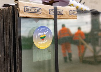 Pirma stiklo siunta iš Vilniaus pasiekė Ukrainą