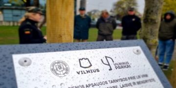 Vilniaus mieste pasodintas pasieniečių ąžuolas