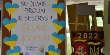 VSAT Vilniaus pasienio rinktinės dainų festivalyje žymių svečių širdis virpino laisvės dainų akordai