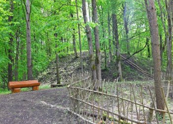 Kurmelionių piliakalnis kviečia smalsius turistus