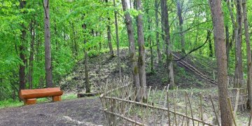 Kurmelionių piliakalnis kviečia smalsius turistus