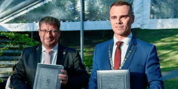 Andrius Šatevičius(dešinėje) ir Vokietijos miesto Šionebeko meras Bert Knoblauch