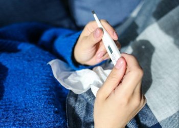 Susirgus COVID-19 liga pasikonsultuoti su gydytoju bei gauti nedarbingumo pažymėjimą galima ir nuotoliniu būdu