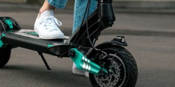 Elektriniai paspirtukai: kodėl jie dega ir kaip išvengti tokių gaisrų