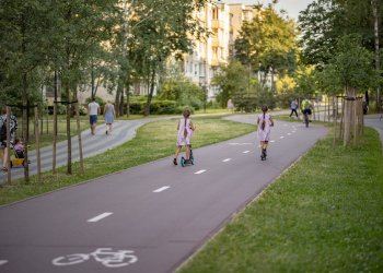 Vilnius šienauja pievas