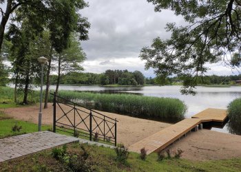 Baigtas tvarkyti Pikeliškių dvaro parkas. Kviečia apsilankyti!