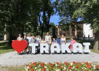 Vaikai iš Ukrainos pakvietė merą pažaisti futbolo