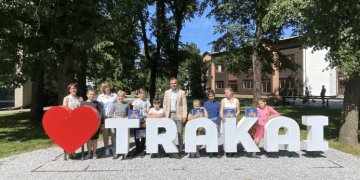 Vaikai iš Ukrainos pakvietė merą pažaisti futbolo