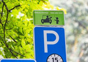 Prie sostinės darželių „Kiss and ride“ stotelėse tėvai galės stabtelt ir popiet