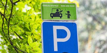 Prie sostinės darželių „Kiss and ride“ stotelėse tėvai galės stabtelt ir popiet