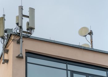 Fizikos mokslų daktaras atsako: kaip veikia 5G ryšys ir kodėl po bokštu gyventi yra saugu?