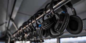 Vilniaus miesto gatvėmis kursuojančiame autobuse įvyko įvietintos muzikos festivalio atidarymas