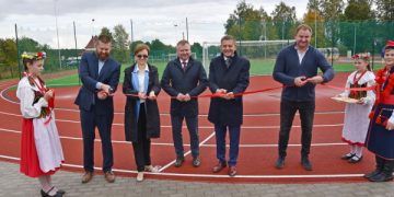 Atidarytas M. Balinskio gimnazijos stadionas: mylėkite sportą!