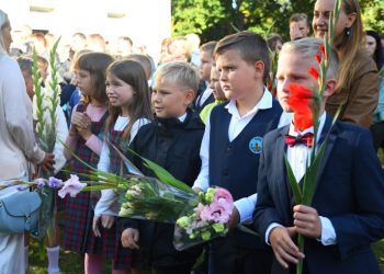 Trakų rajono pirmokai į mokslo kelią palydėti su dovanomis