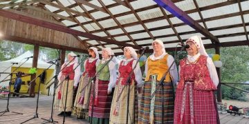 Tiltuose – triguba  šventė  „Kvepia medumi mūsų stalas“