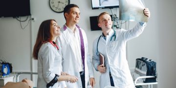 Medicinos ir visuomenės sveikatos specialistai bus ruošiami pagal naujus reikalavimus