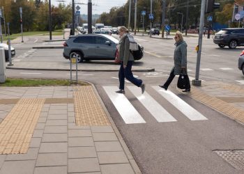 Dviračių ir pėsčiųjų takų susikirtimo vietose Vilnius išbandys ženklinimą