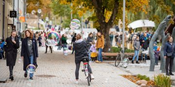 Nauja sostinės viešoji erdvė traukia šaltinio čiurlenimu ir skulptūrų ekspozicija