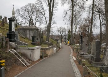 Artėjant Vėlinėms įvedami eismo ribojimai prie miesto kapinių