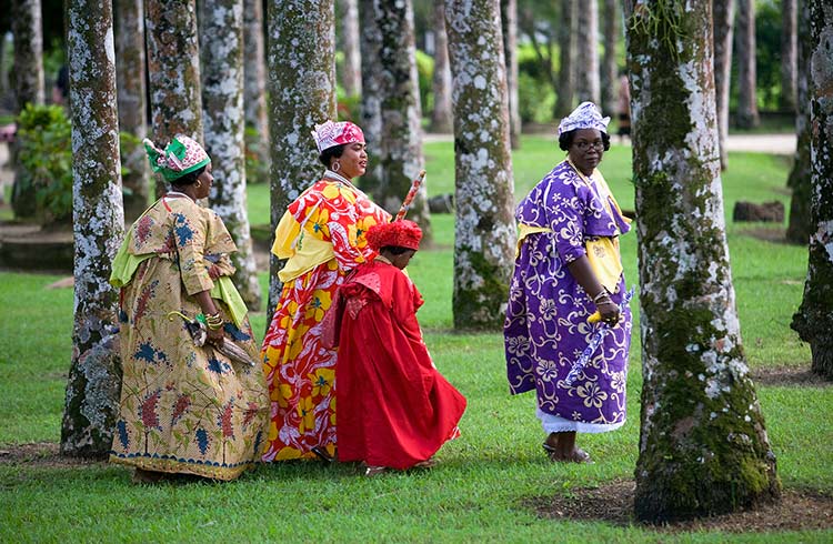 Surinamio tradicinė apranga © Getty Images/Frans Lemmens