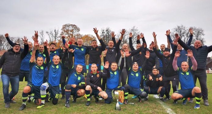 Išsipildė FK „Lentvaris“ ambicija: taurė komandos rankose