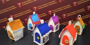 Prezidentūros kalėdinę eglutę papuoš ir Vilniaus rajone sukurti nameliai