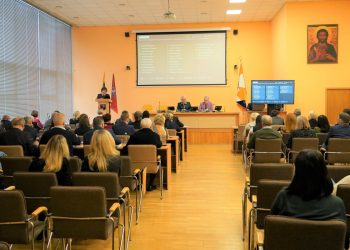 Posėdžiavo Vilniaus rajono savivaldybės taryba: stipendijas skyrė dar 3 studentams, patvirtinto Valčiūnų gimnazijos modernizacijos projektą