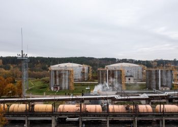 Sostinėje šildymui pradėtas naudoti ir mažasieris mazutas: lapkritį šilumos kaina dar mažėja
