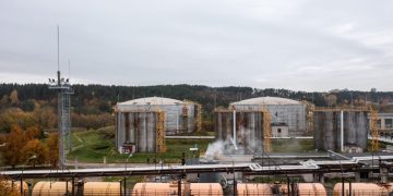 Sostinėje šildymui pradėtas naudoti ir mažasieris mazutas: lapkritį šilumos kaina dar mažėja