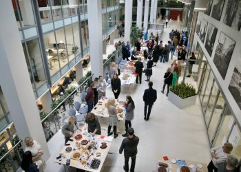 Kilniam tikslui Vilniaus savivaldybės darbuotojai už pyragus surinko apie 1200 eurų