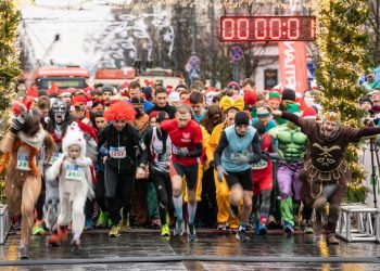 Šiemet tradicinis Eurovaistinės kalėdinis bėgimas nustebins – šventiniais kostiumais pasipuošę bėgikai bėgs tamsoje