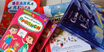 450 egzempliorių knygų ukrainiečių kalba atkeliauja pas skaitytojus | 450 примірників книг українською мовою крокують до своїх читачів