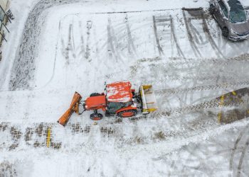 Su lijundros pasekmėmis Vilnius kovoja šimtais tonų druskos-smėlio mišinio