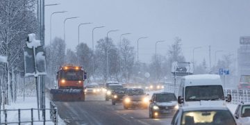 Dėl besitęsiančios pūgos – sudėtingos eismo sąlygos mieste