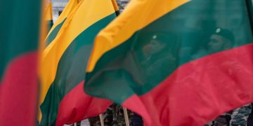 Gedimino pilies bokšto vėliava bus perduoda Pandėlio gimnazijai