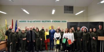 Vasario 16-ąją VSAT Vilniaus pasienio rinktinės pasieniečiai ir kinologai pasitinka su laisvės vėju