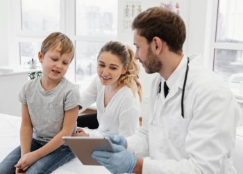 SAM primena: gydytojai neišduoda pažymų praleistoms pamokoms pateisinti