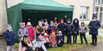 Į Užgavėnes Onuškyje atvyko mokiniai iš Vilniaus Lazdynų mokyklos