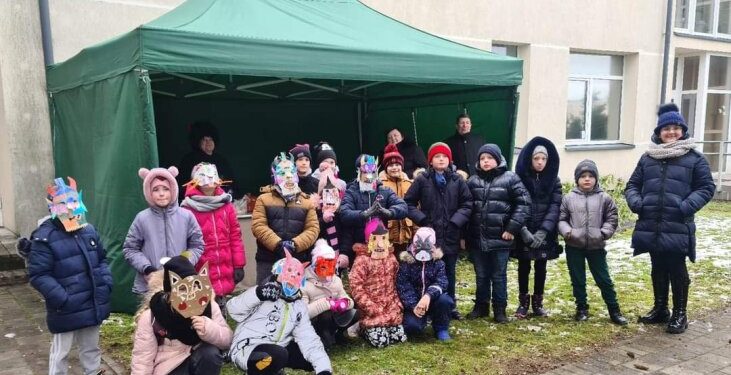 Į Užgavėnes Onuškyje atvyko mokiniai iš Vilniaus Lazdynų mokyklos