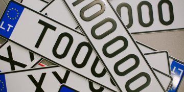 „Regitra“: išduodama tik dalis prašomų vardinių numerio ženklų